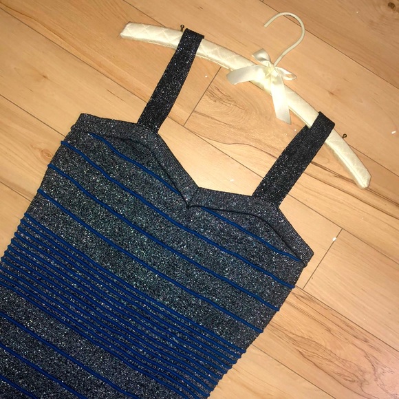 Robe - Picture 2 of 2